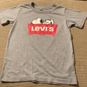 Levi’s tee